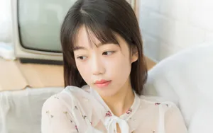 长发圆脸女生美女图片_5