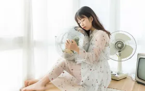 长发圆脸女生美女图片_8