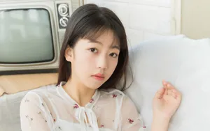 长发圆脸女生美女图片_9