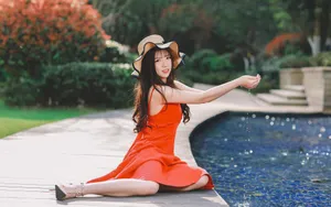 红裙美女户外摄影图片_2