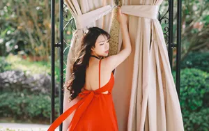 红裙美女户外摄影图片_4