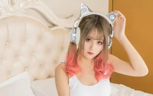 性感耳机猫女郎甜美图片壁纸_2