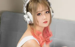 性感耳机猫女郎甜美图片壁纸_5