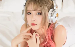 性感耳机猫女郎甜美图片壁纸_6