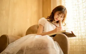 蕾丝白裙美女图片面壁纸