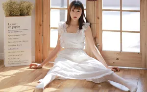 长发白裙美女性感桌面壁纸_2