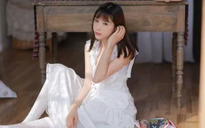 长发白裙美女性感桌面壁纸_5