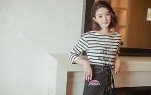 当红女明星赵丽颖写真图片