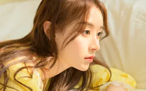 黄色美女头像图片