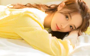 黄色美女头像图片_10