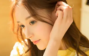 黄色美女头像图片_11