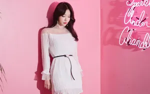 韩系粉色短裙美女图片壁纸_5