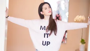 女明星刘亦菲图片壁纸_2