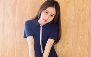 大眼长发美女图片壁纸