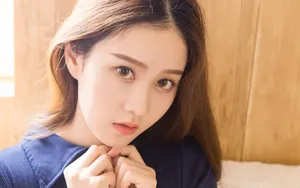 大眼长发美女图片壁纸_2