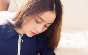 大眼长发美女图片壁纸_5