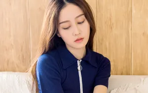 大眼长发美女图片壁纸_6