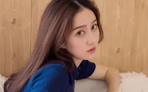 大眼长发美女图片壁纸_7
