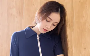 大眼长发美女图片壁纸_9