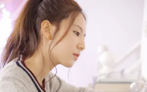 清纯性感动人的小美女图片_10