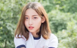 清纯美女校花运行图片壁纸_2