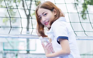 清纯美女校花运行图片壁纸_5