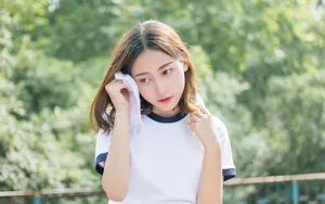 清纯美女校花运行图片壁纸_13