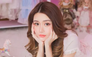 粉色美女诱人写真图片壁纸