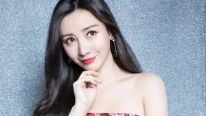 性感女明星柳岩图片壁纸_7