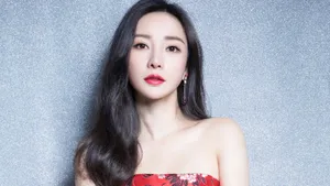 性感女明星柳岩图片壁纸_8