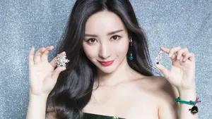 性感女明星柳岩图片壁纸_10