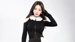 柳岩甜美黑色紧身衣写真图片_2