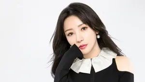 柳岩甜美黑色紧身衣写真图片_3