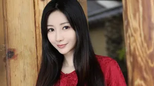 美女柳岩桌面壁纸_3