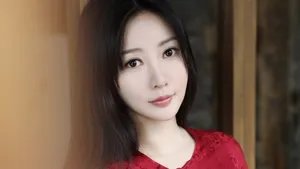 美女柳岩桌面壁纸_4