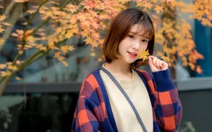 短发美女生活照图片_1