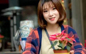 短发美女生活照图片_2