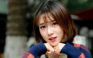 短发美女生活照图片_5