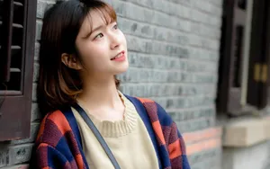 短发美女生活照图片_6