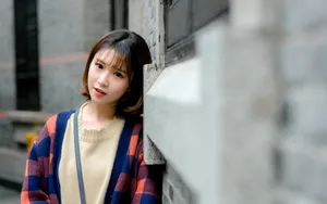 短发美女生活照图片_8