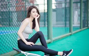 前凸后翘的运行美女图片_2