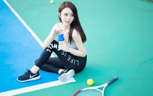 前凸后翘的运行美女图片_9