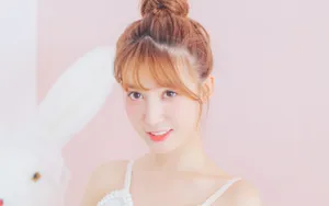 白嫩露背吊带美女图片_7