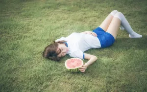甜美小清新美女户外图片壁纸_3