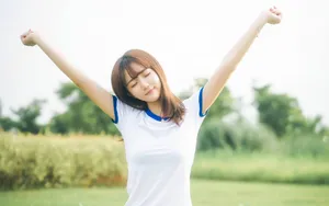 甜美小清新美女户外图片壁纸_4