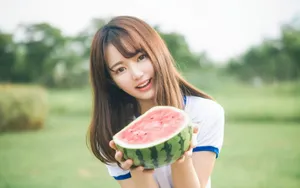 甜美小清新美女户外图片壁纸_5
