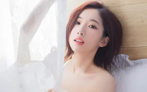 美女吊带私房写真图片