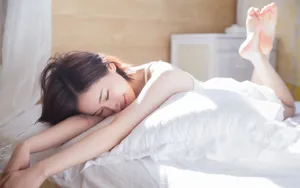 美女吊带私房写真图片_2