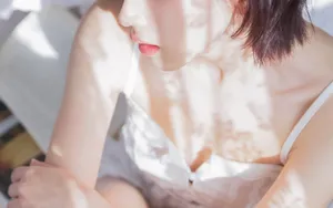 美女吊带私房写真图片_4
