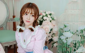 粉色唯美清纯美女图片壁纸_2